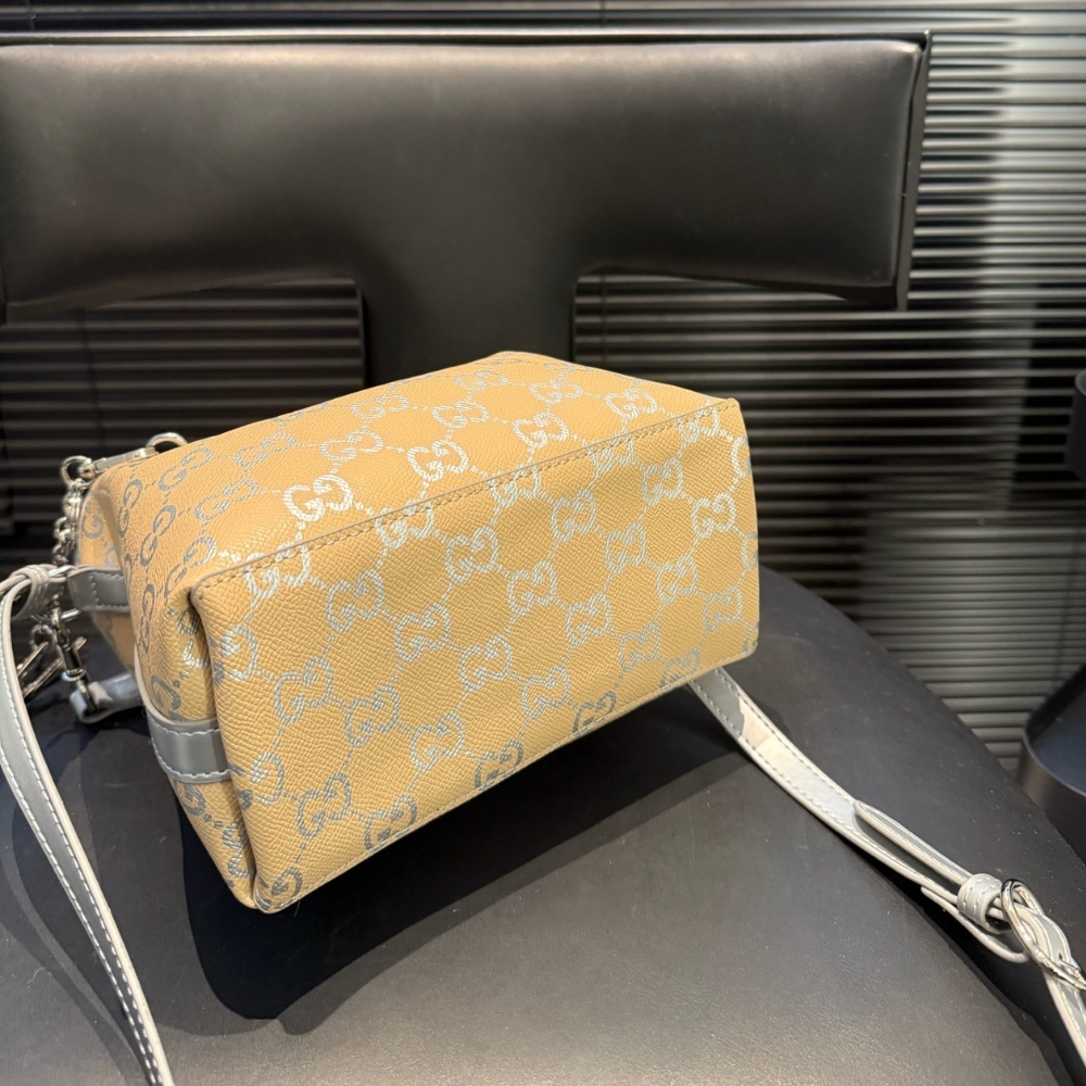 Gucci Gg Emblem Small Bucket Bag Silver Gg Fabric 20Cm 815118 Fafel 8741 - Image 6