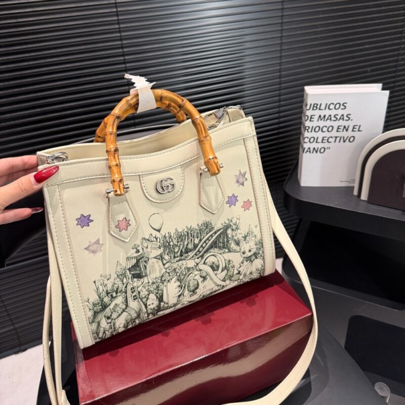 Alternative view of Gucci Yuko Higuchi Diana Medium Tote Bag White 27Cm 853226 Aageu 1709