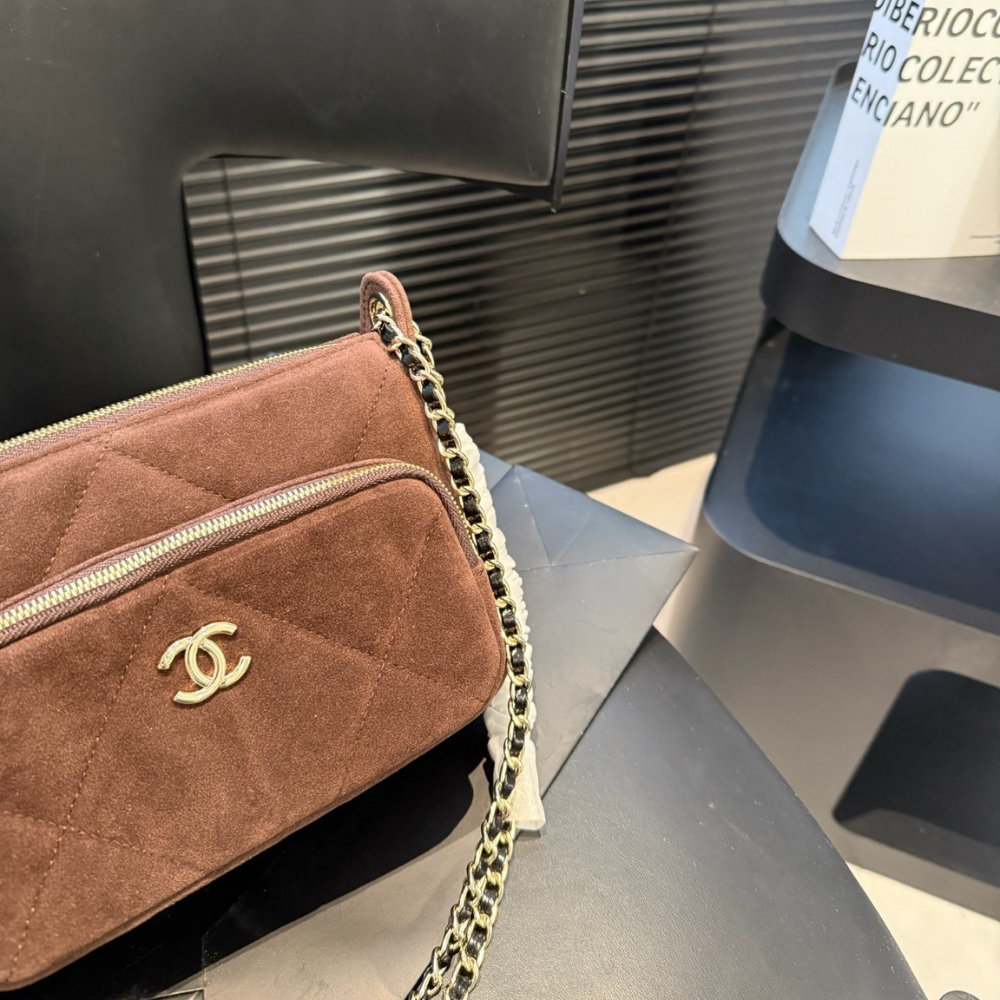 Chanel Clutch With Strap Velvet Effect Nylon Glossy Wrinkled And Gold Metallic Brown 20Cm - Image 5