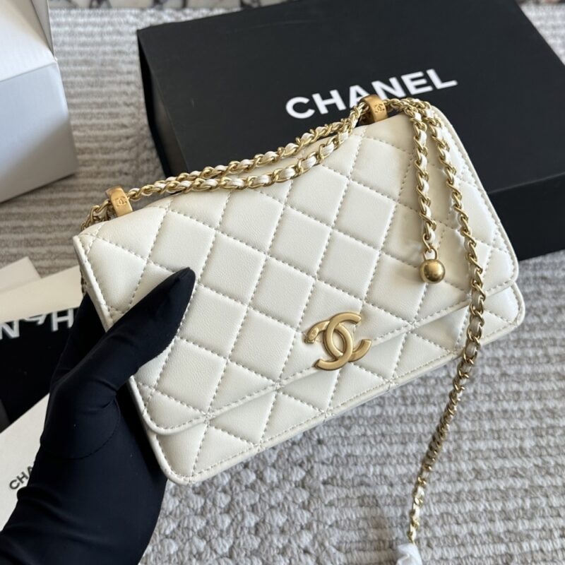 Alternative view of CHANEL MINI SINGLE FLAP BAG GOLD HARDWARE WHITE 19CM AS2615 B05973 10601