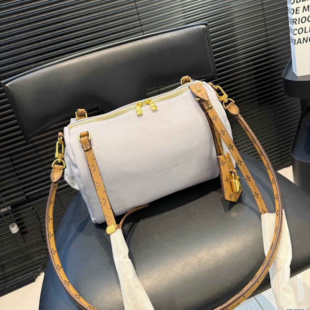Louis Vuitton Express PM White 26Cm - Image 2