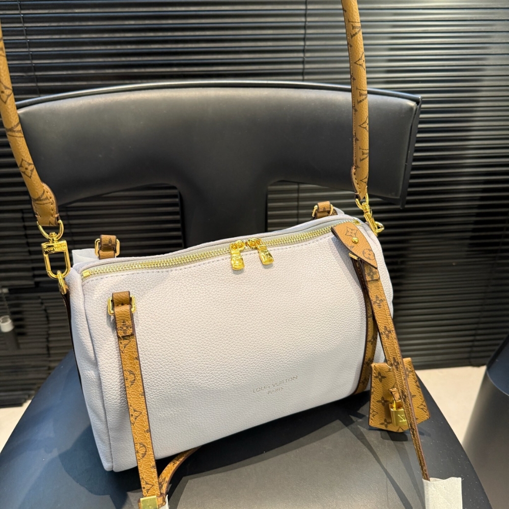 Louis Vuitton Express PM White 26Cm - Image 3
