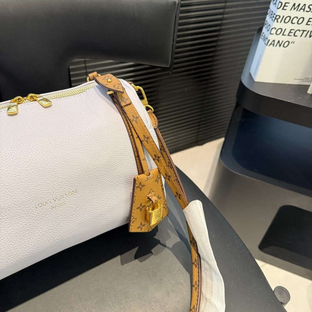 Louis Vuitton Express PM White 26Cm - Image 6