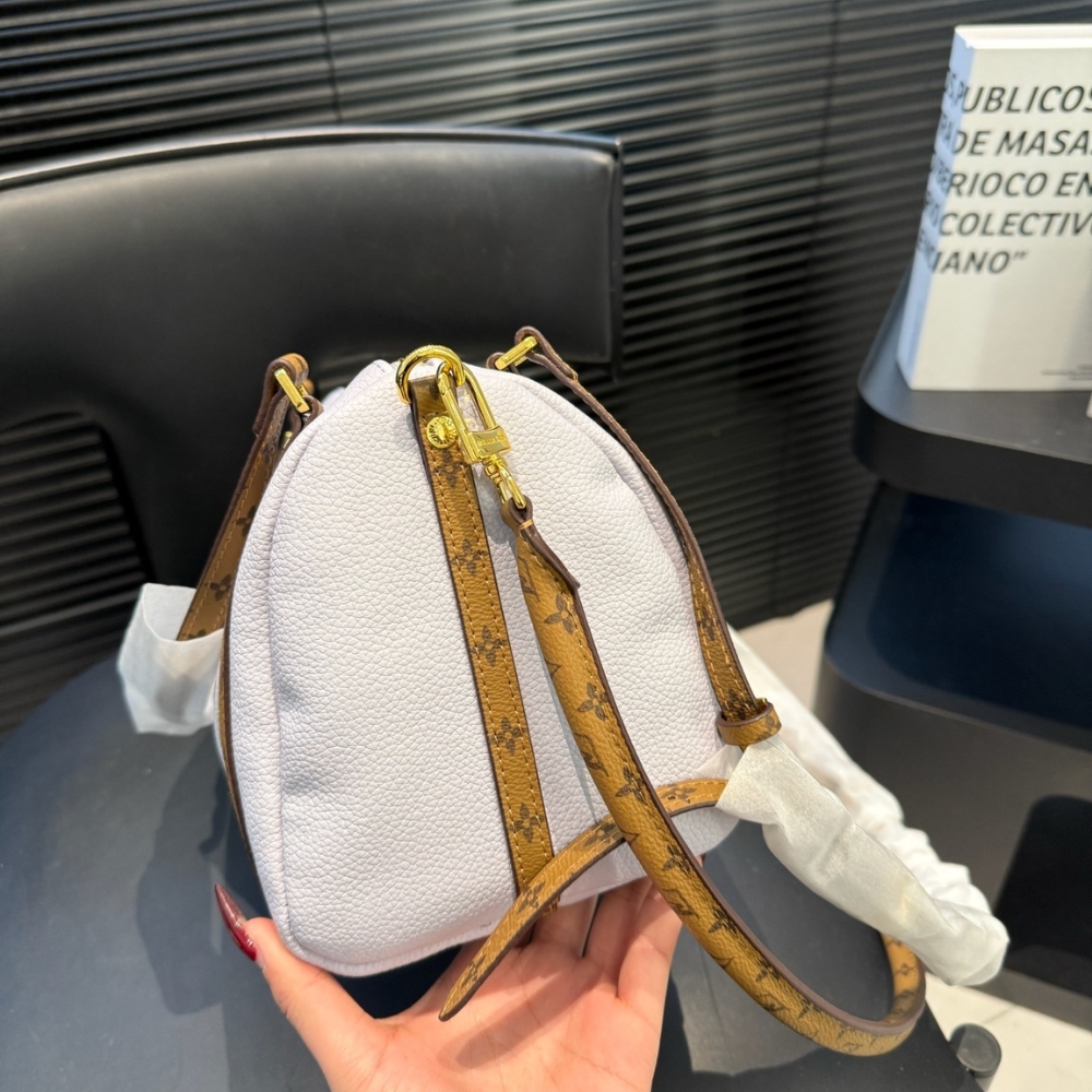 Louis Vuitton Express PM White 26Cm - Image 7