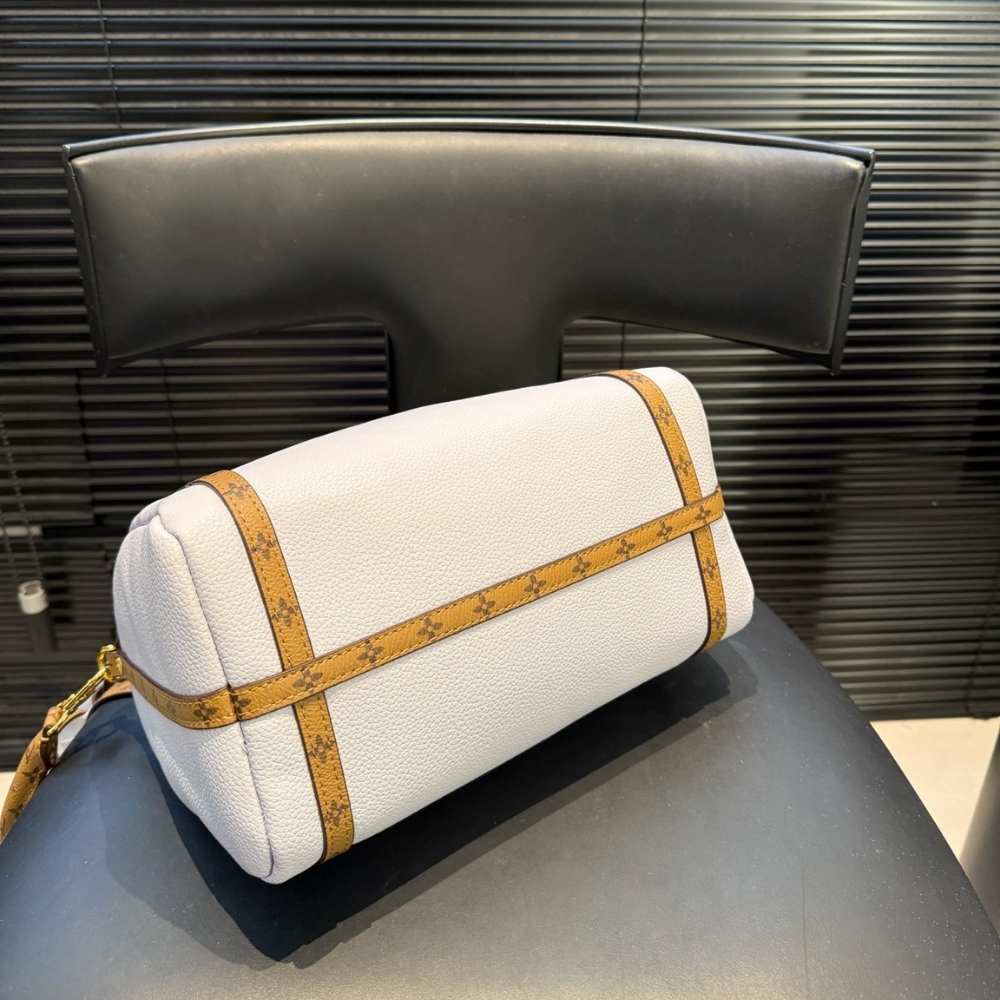 Louis Vuitton Express PM White 26Cm - Image 9