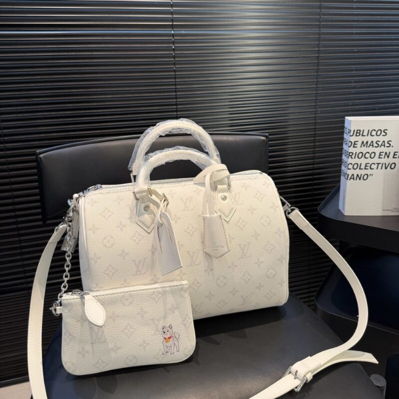 Alternative view of Louis Vuitton Speedy P9 Bandoulière 30 In White 30Cm