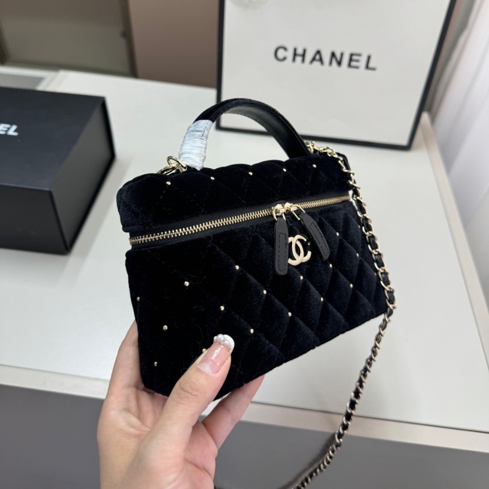 Chanel Vanity With Chain Velvet Diamante And Gold Tone Metal Black 19Cm Ap4860 B17652 94305 - Image 3