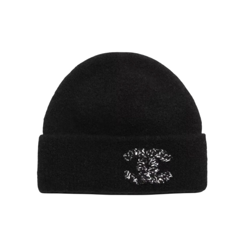 CHANEL KNIT BEANIE IN BLACK
