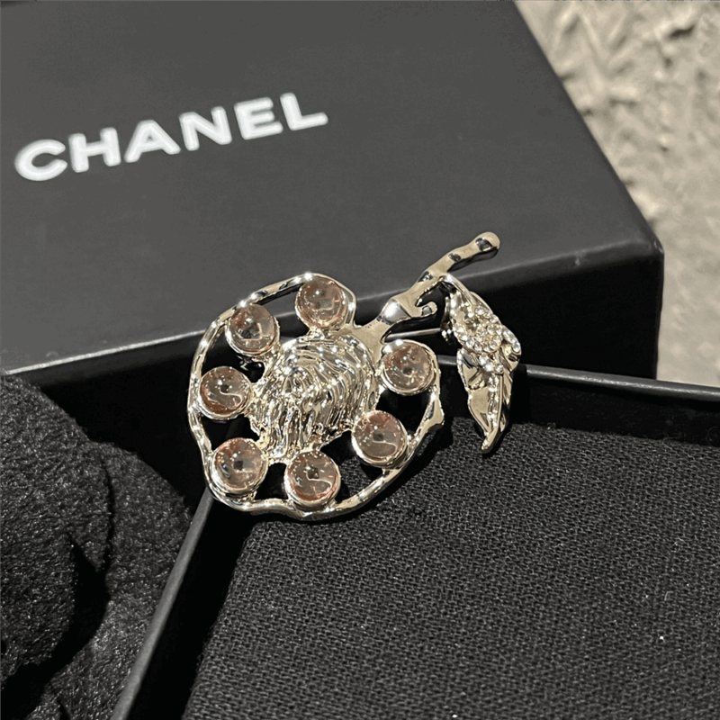 Alternative view of CHANEL BROOCH METAL GLASS AND STRASS GOLD PINK ABF985 B21163 U2156