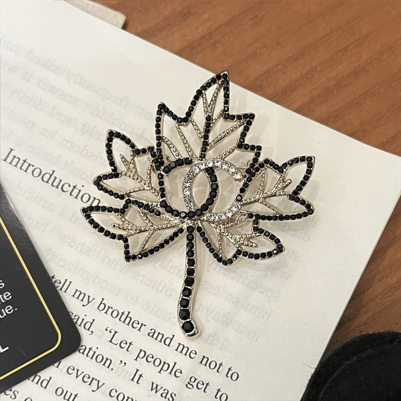 Alternative view of CHANEL CC LEAF BROOCH BLACK GOLD