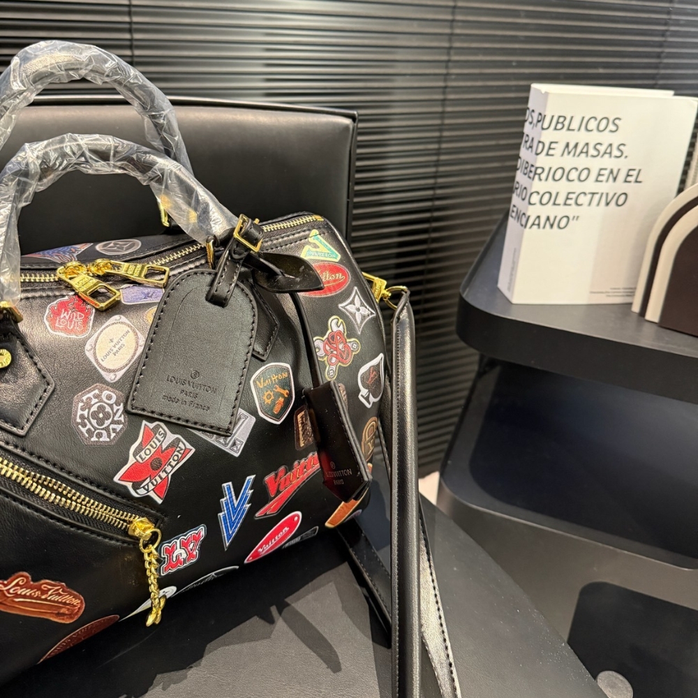 Louis Vuitton Speedy Soft 30 Pillow Bag Black 30Cm M26079 - Image 5