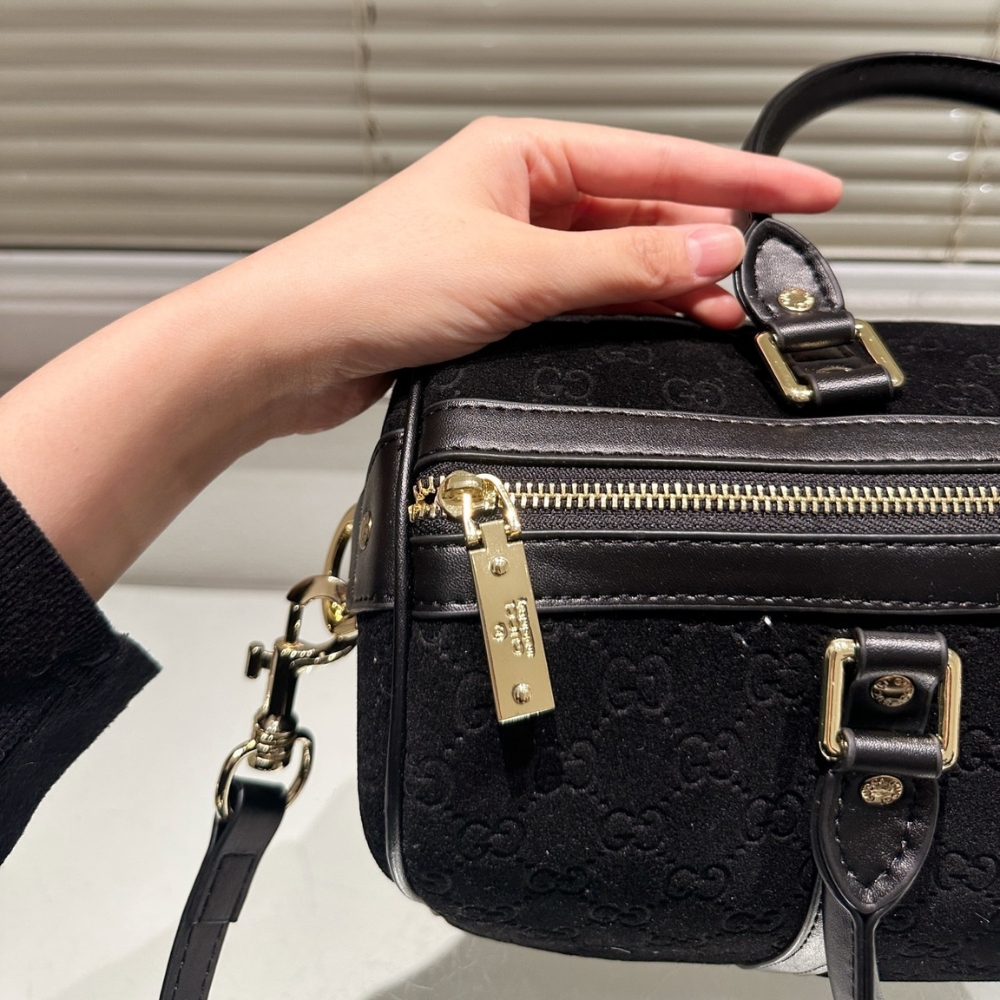 Gucci Small Jumbo GG Canvas Duffle Bag Black 30Cm - Image 5