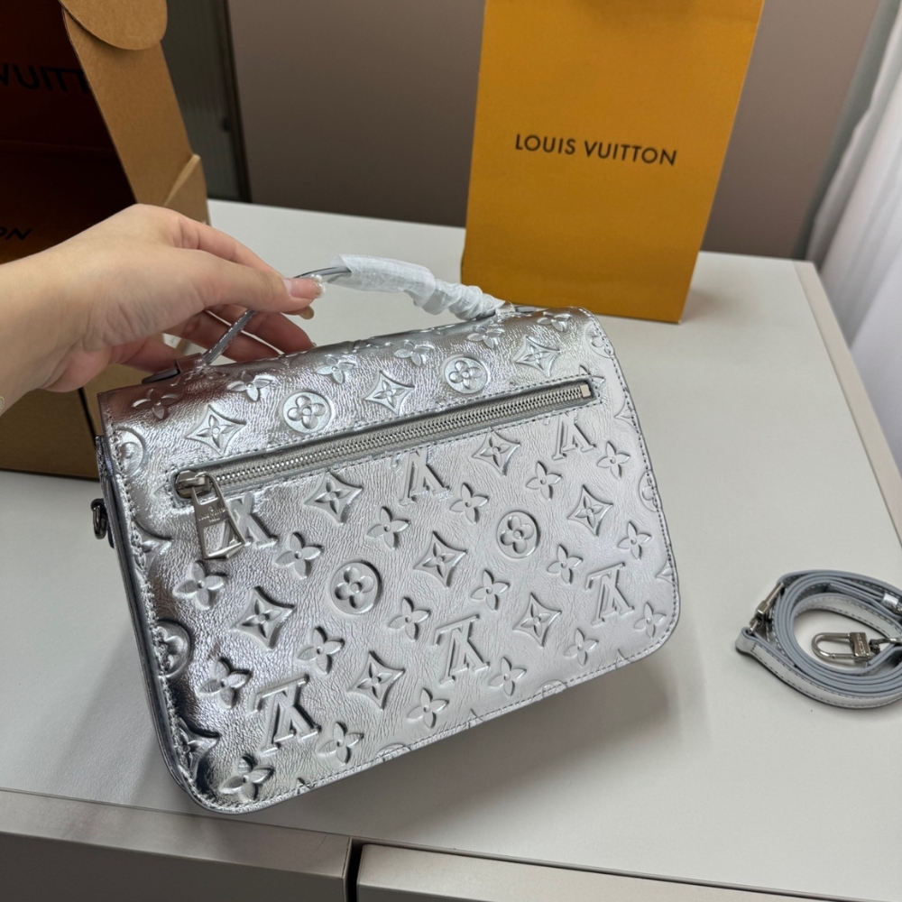 Louis Vuitton Pochette Métis Silver 25Cm - Image 6