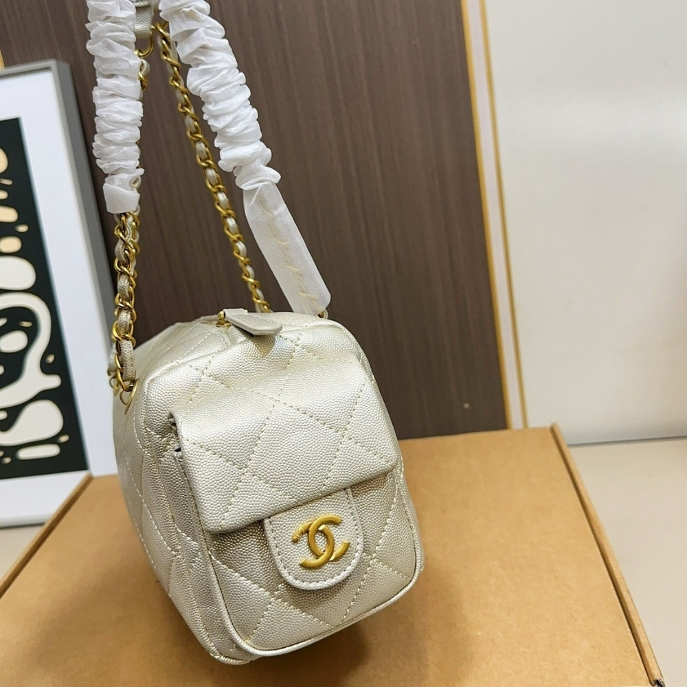 Chanel Small Bowling Bag Light Beige 25Cm - Image 6