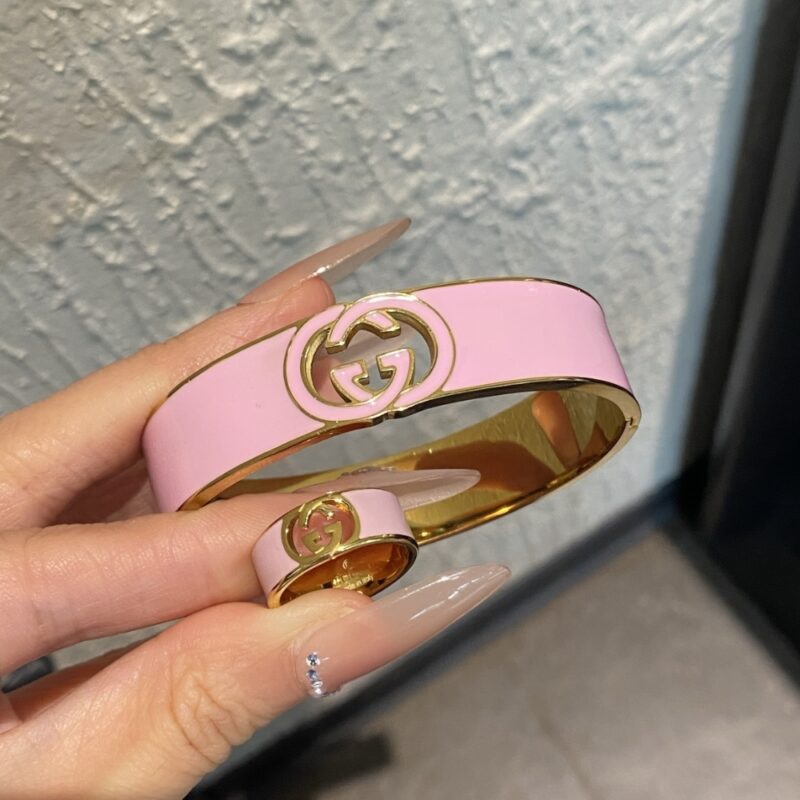 Alternative view of Set Gucci Cuff Bracelet And Ring Interlocking Enamel Light Pink Gold Tone
