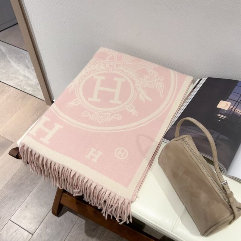 Alternative view of Hermes Muffler H Logo Wool Shawl Light Pink 180Cm