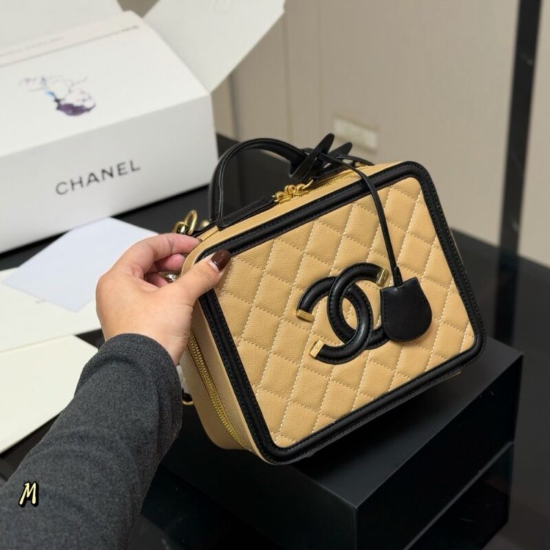 Alternative view of Chanel CC Filigree Medium Vanity Case Beige 21Cm