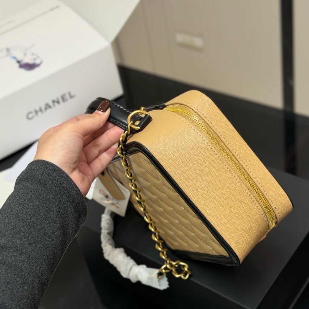 Chanel CC Filigree Medium Vanity Case Beige 21Cm - Image 5