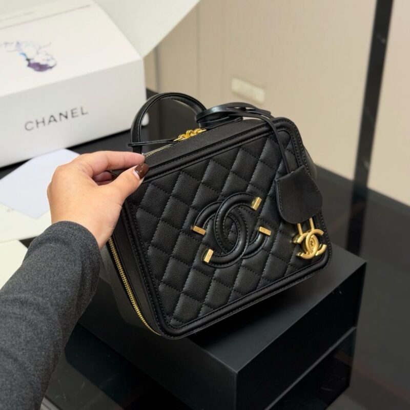 Alternative view of Chanel CC Filigree Medium Vanity Case Black 21Cm