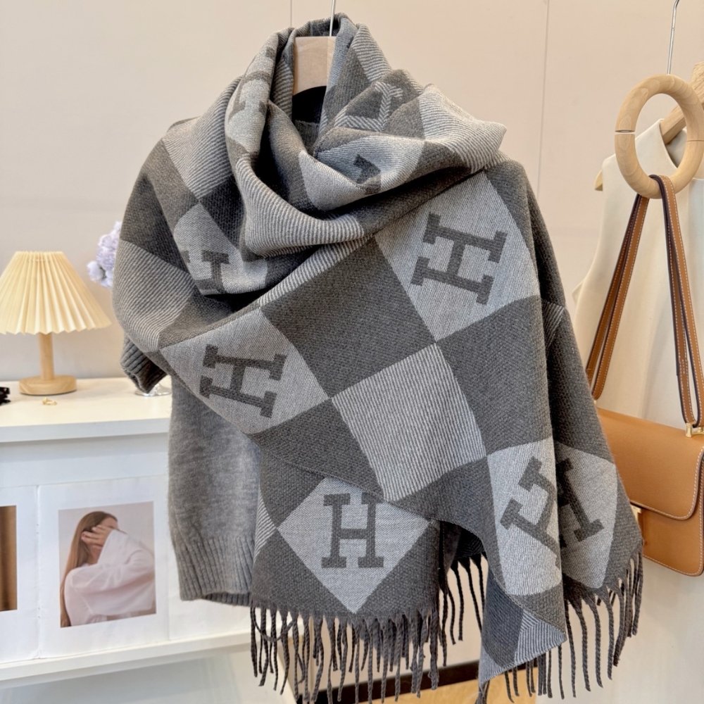 Hermès Diamond H Logo Wool Shawl Gray 180Cm - Image 3