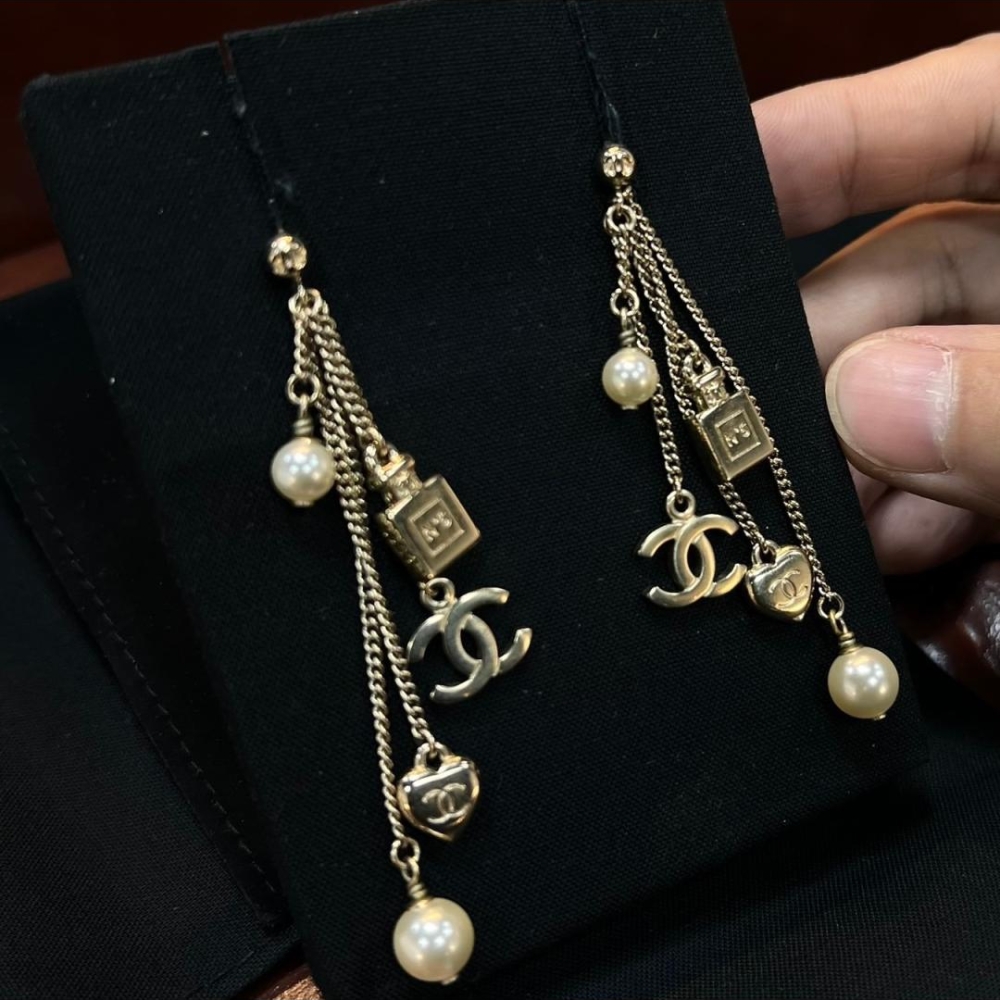 Chanel CC Logo Perfume Bottle Heart Pearl Earrings Metal Faux Pearl Gold - Image 4