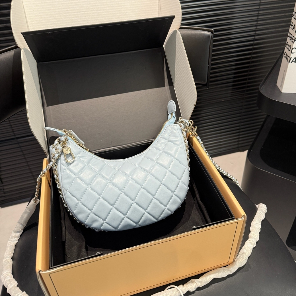 Chanel Hobo Bag Shiny Silver Metal Light Blue 20Cm - Image 2