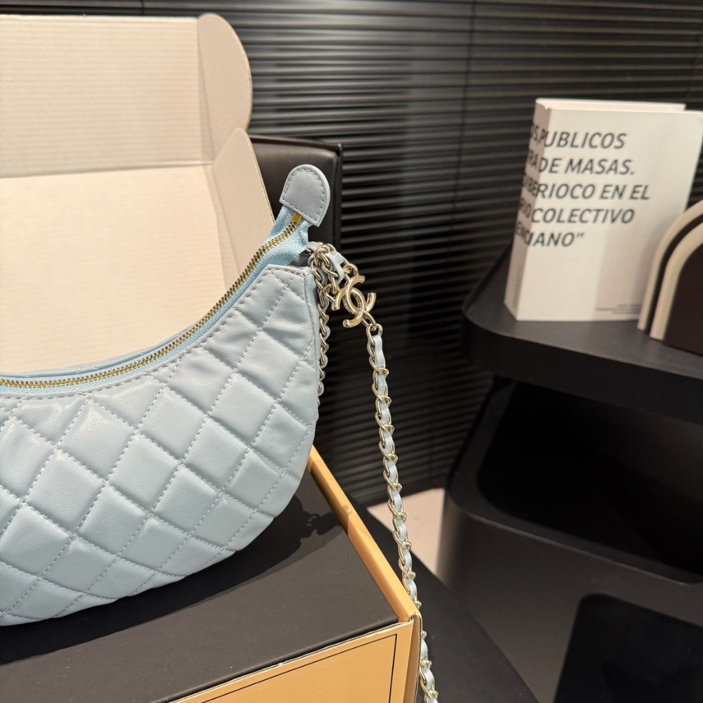 Chanel Hobo Bag Shiny Silver Metal Light Blue 20Cm - Image 4