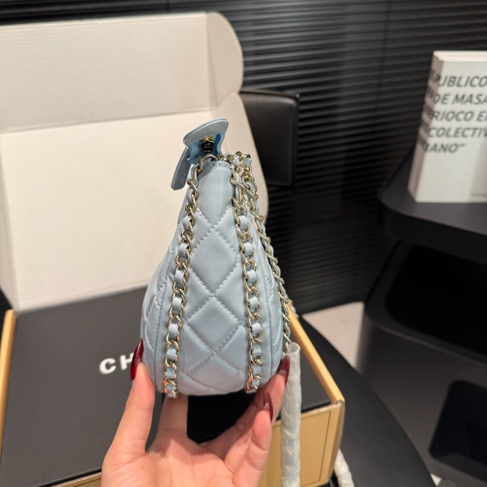 Chanel Hobo Bag Shiny Silver Metal Light Blue 20Cm - Image 5