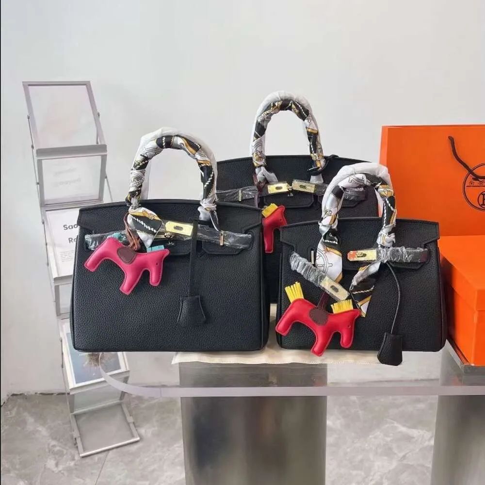 Hermès Birkin 30 Togo Leather Gold Hardware Black 30Cm - Image 3