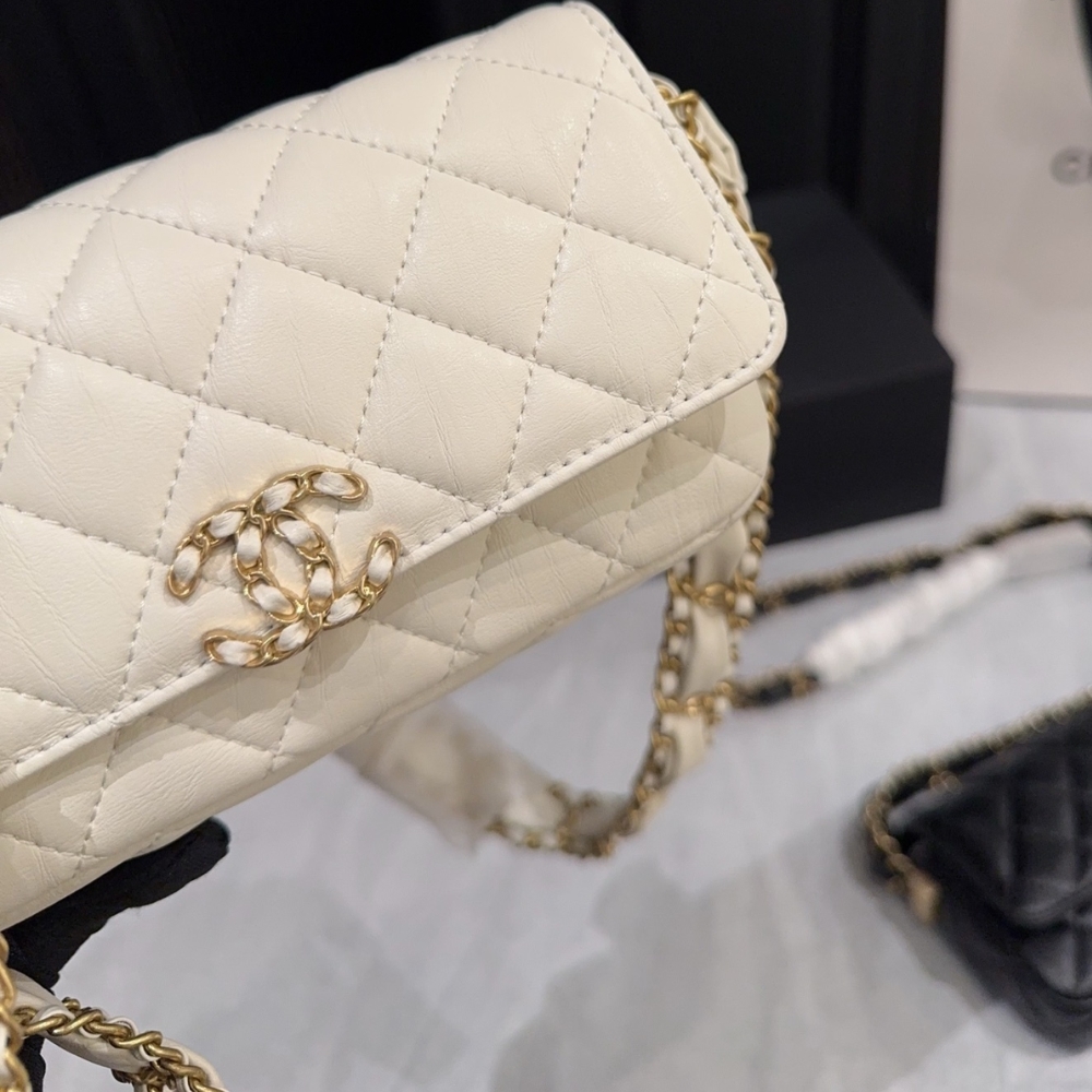 Chanel Phone Holder with Chain Aged Leather White 18Cm AP3570 B14306 10601 - Image 5