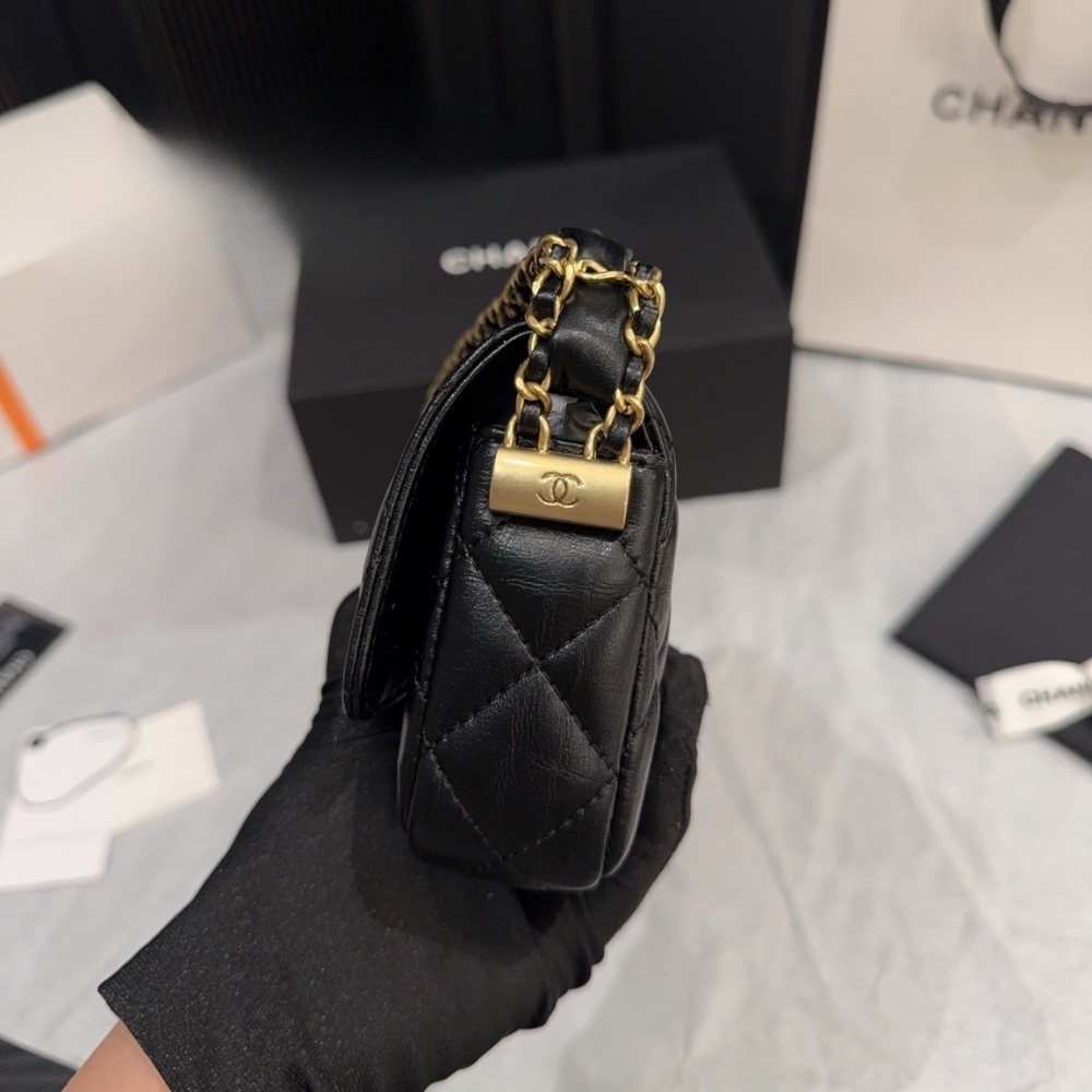 Chanel Phone Holder with Chain Aged Leather Black 18Cm AP3570 B14306 94305 - Image 4