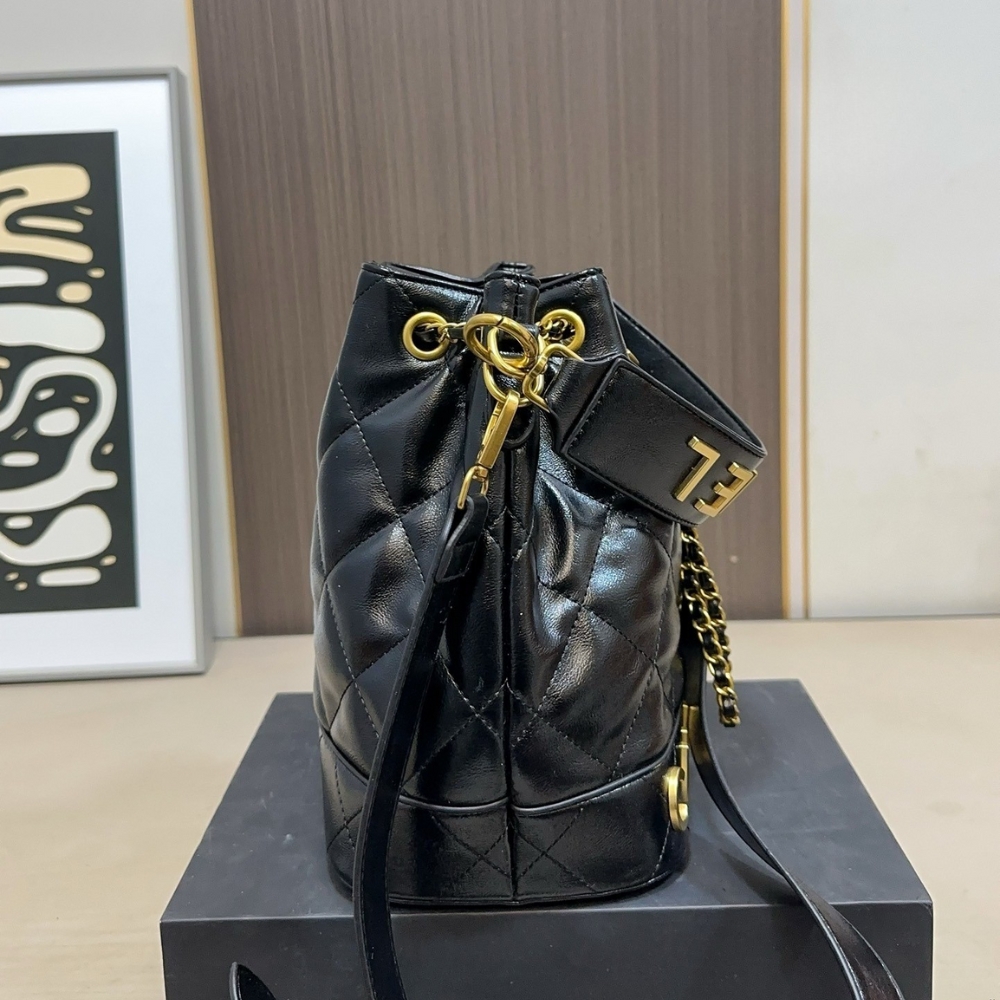Chanel Small Bucket Bag With Gold CC Logo Black 21cm - Image 4