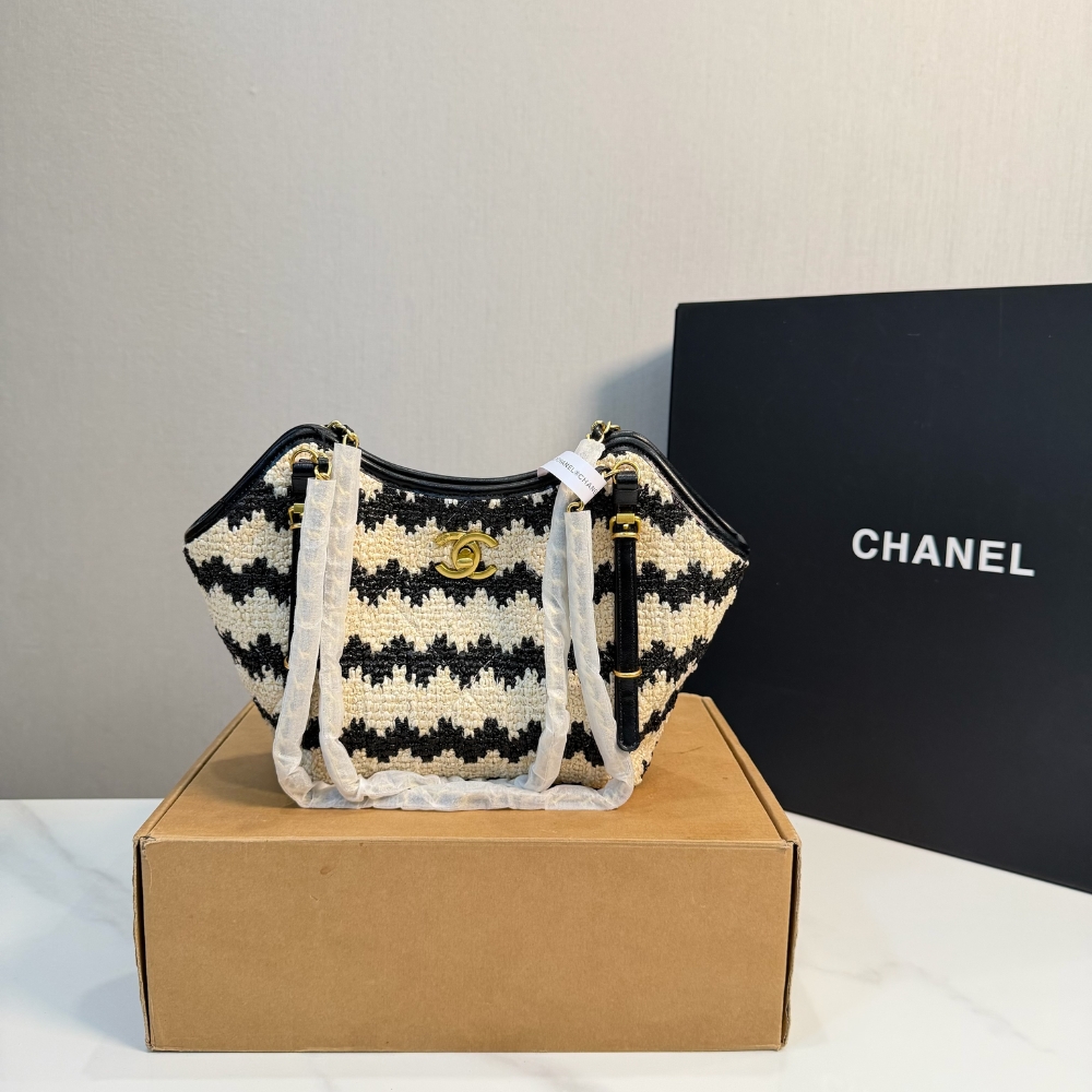 Chanel Small Shopping Bag Braided Straw And Gold Tone Metal Beige And Black 20Cm - Image 2