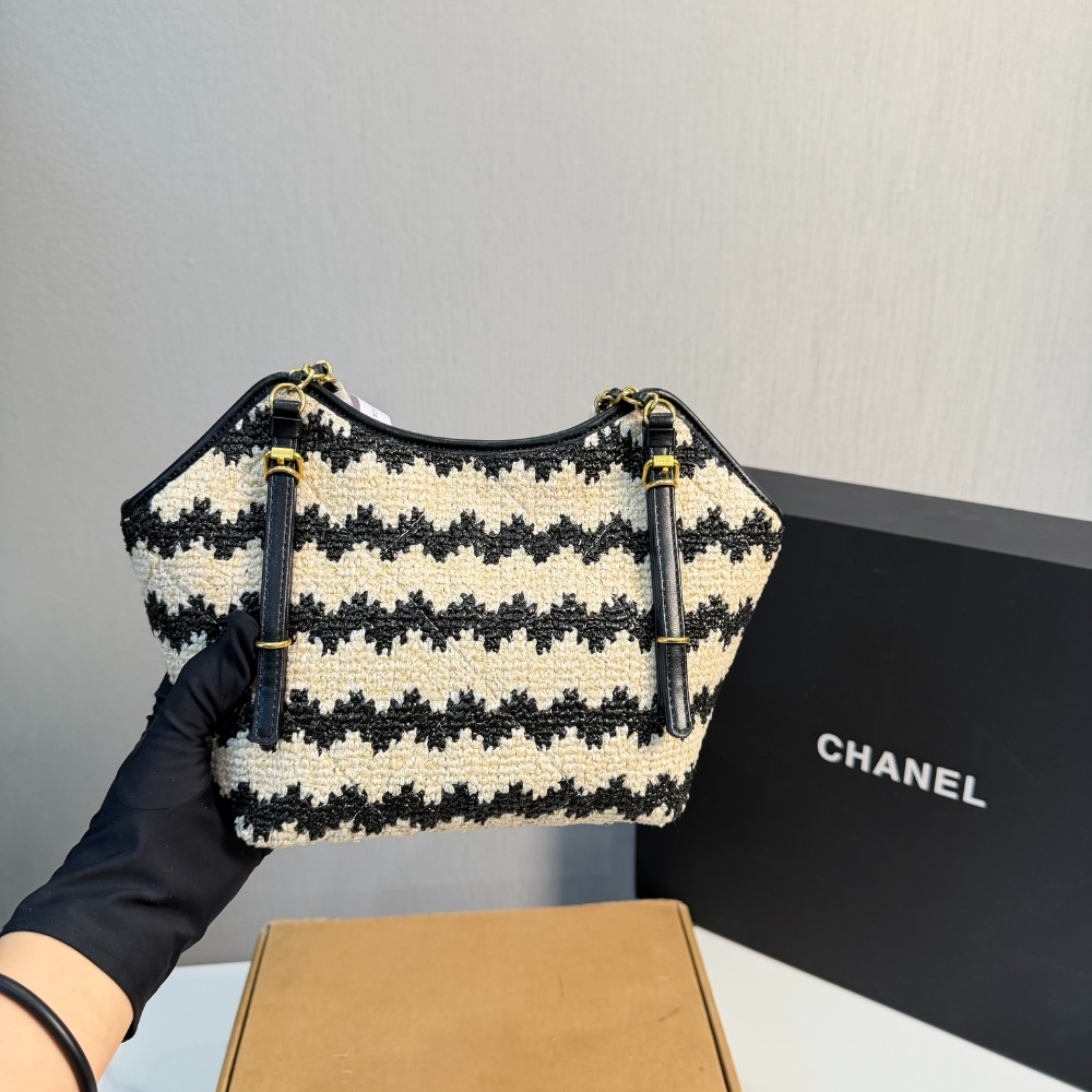 Chanel Small Shopping Bag Braided Straw And Gold Tone Metal Beige And Black 20Cm - Image 4
