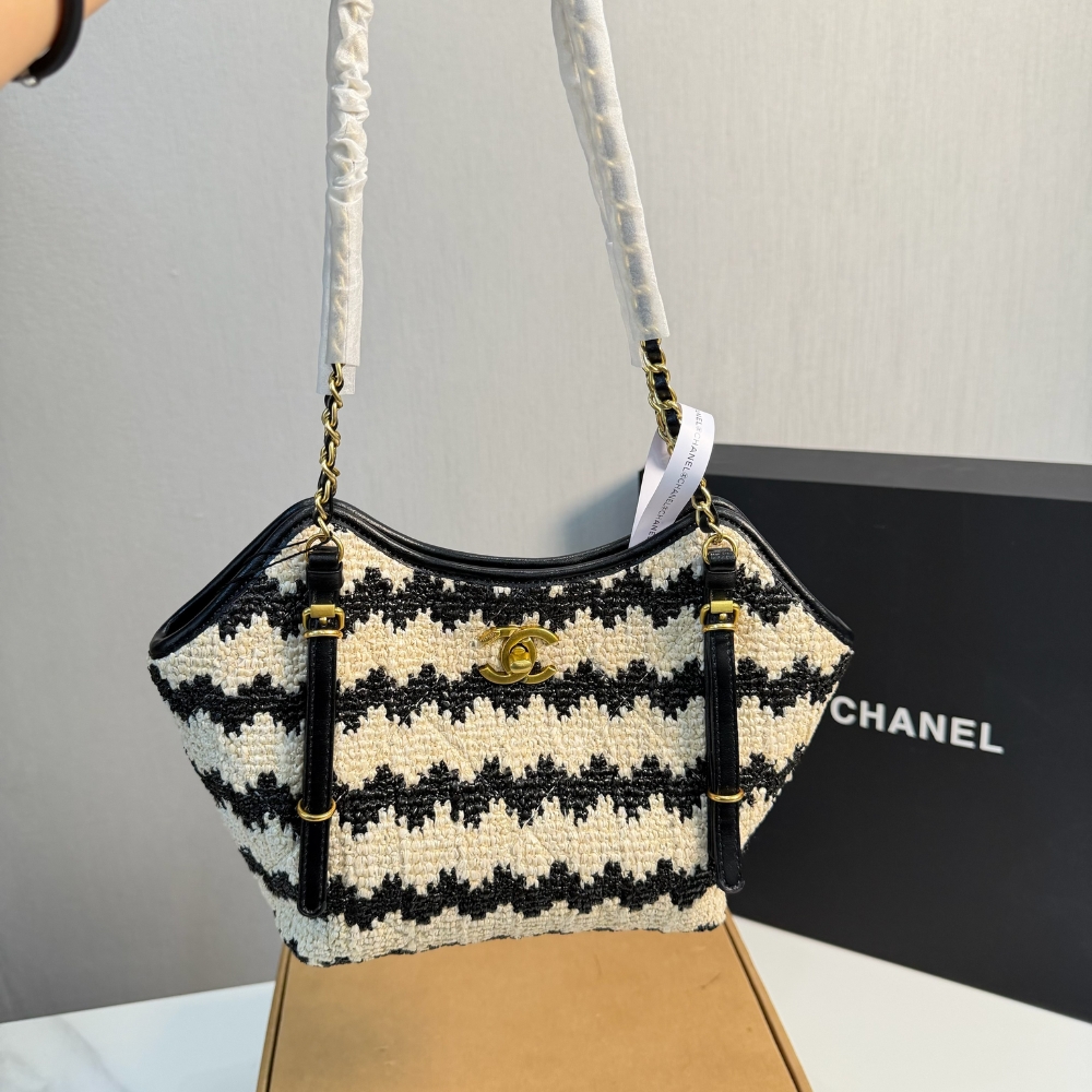 Chanel Small Shopping Bag Braided Straw And Gold Tone Metal Beige And Black 20Cm - Image 7