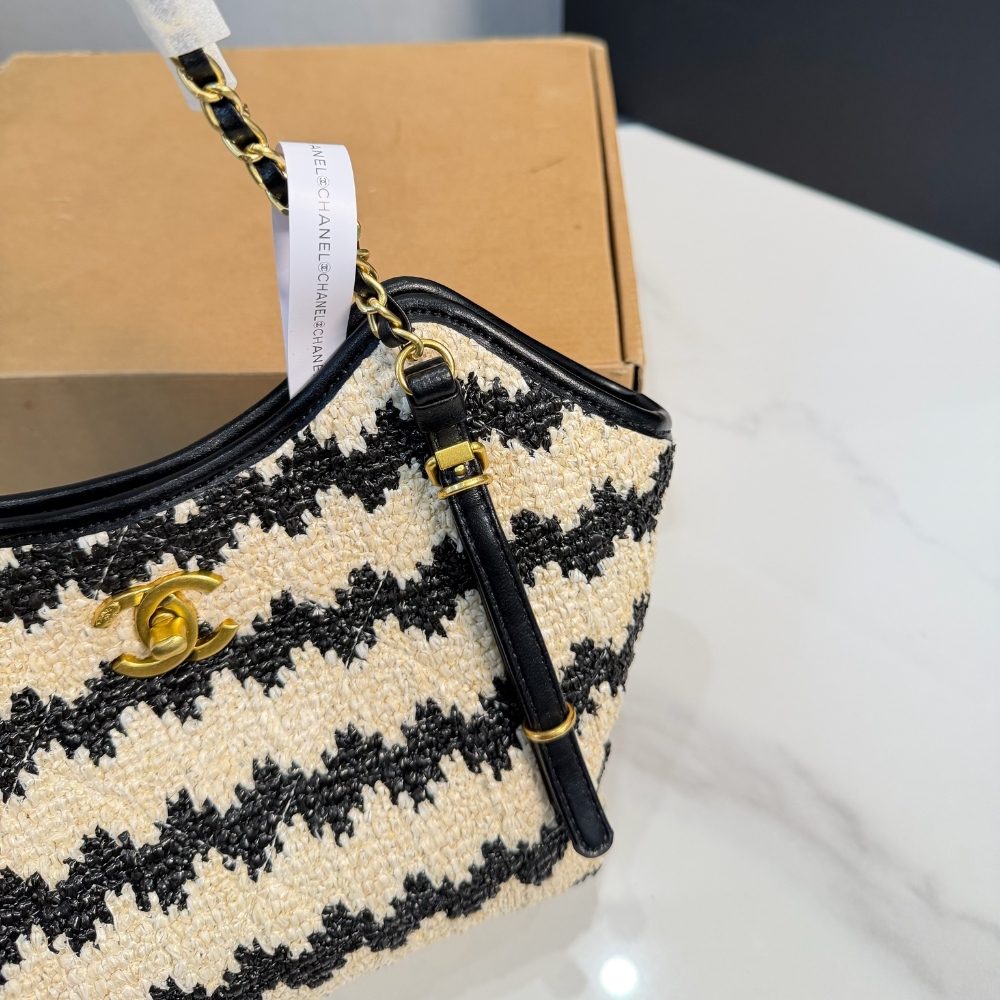 Chanel Small Shopping Bag Braided Straw And Gold Tone Metal Beige And Black 20Cm - Image 8