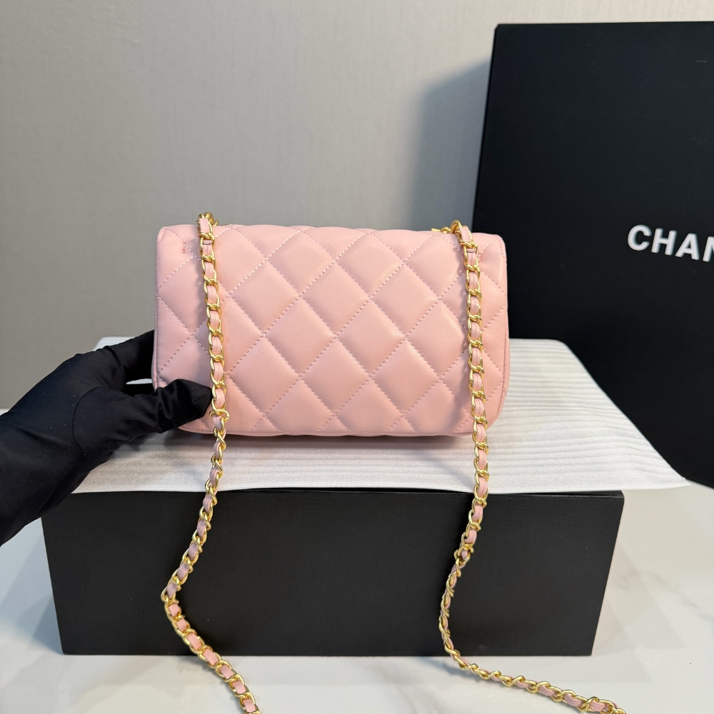 Chanel Mini Flap Bag in Shiny Leather and Pearls Light Pink 20Cm - Image 3