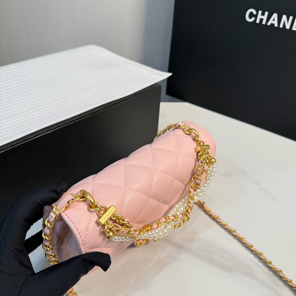 Chanel Mini Flap Bag in Shiny Leather and Pearls Light Pink 20Cm - Image 7