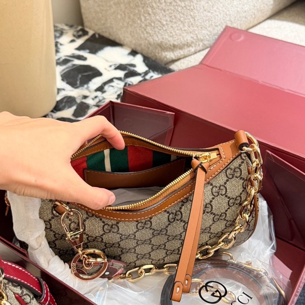 Gucci GG Emblem Small Shoulder Bag Beige And Dark Brown 25Cm 847447 FAD6L 9758 - Image 6