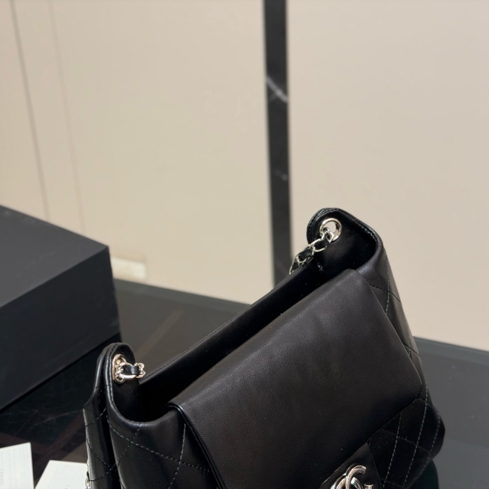 Chanel Hobo Bag Gold Tone Metal In Black 38Cm - Image 6