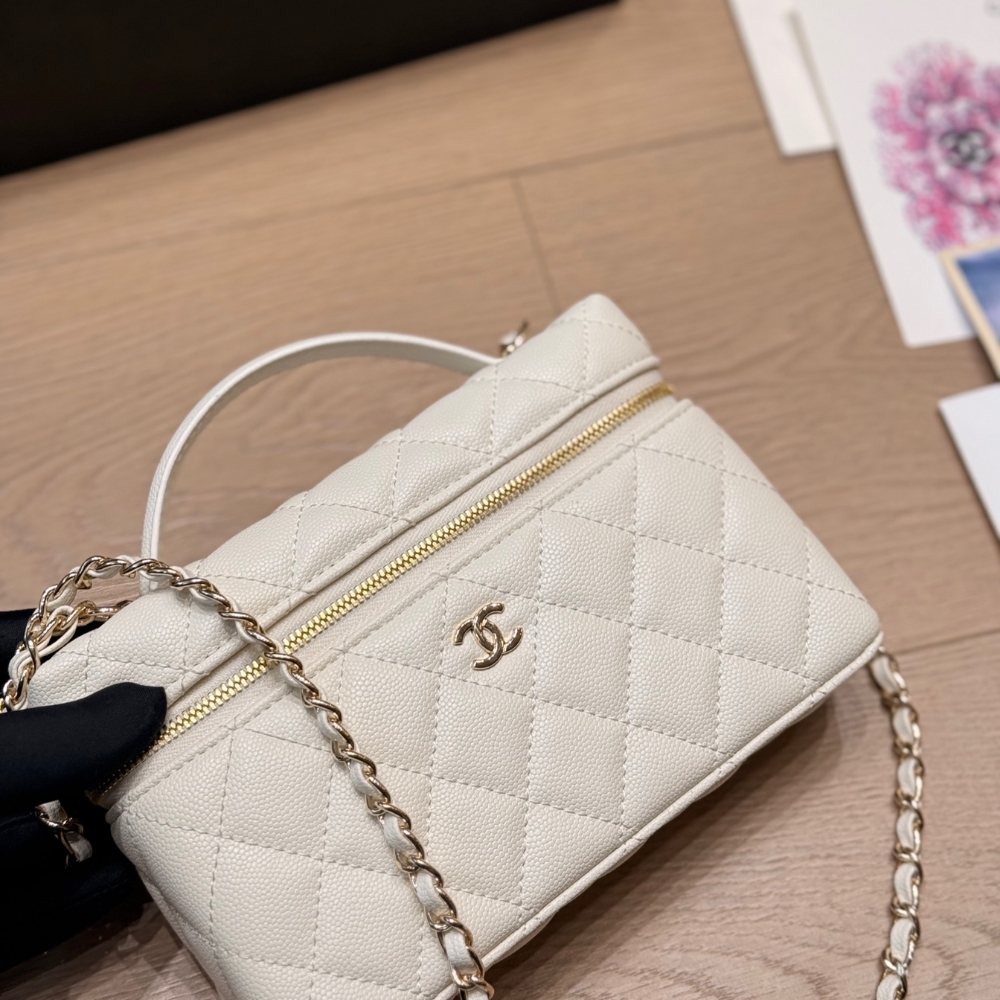 Chanel Classic Vanity With Chain Gold Hardware White 19Cm - Image 3
