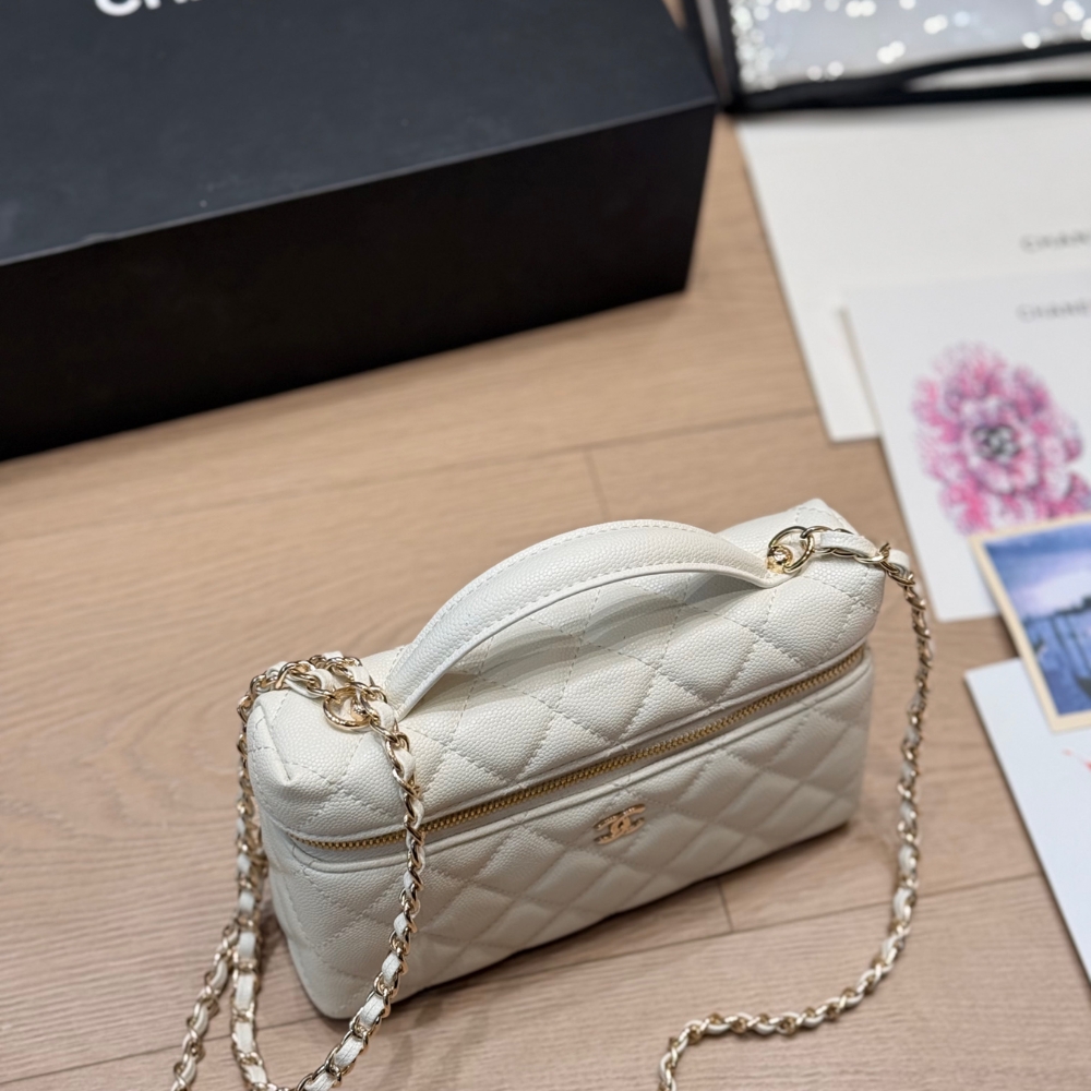 Chanel Classic Vanity With Chain Gold Hardware White 19Cm - Image 4