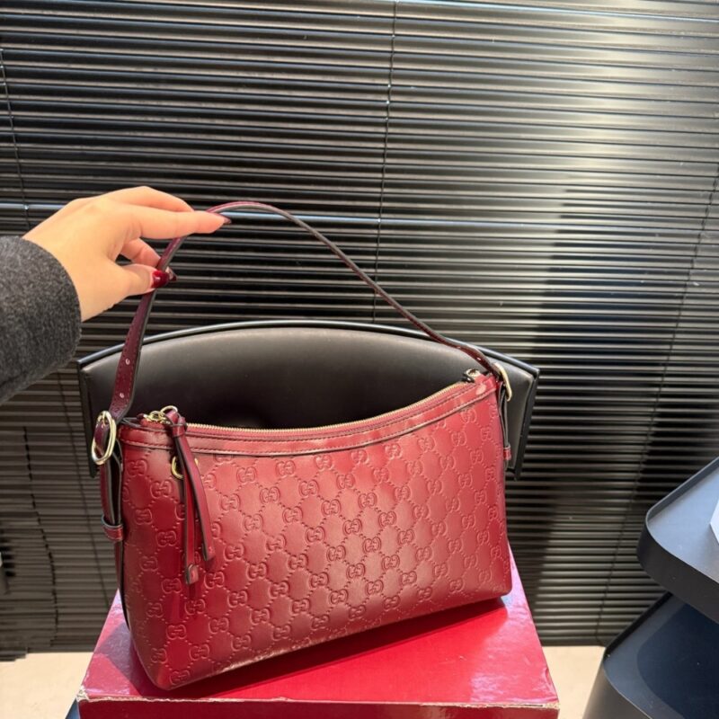Alternative view of Gucci GG Emblem Medium Shoulder Bag Red 29Cm