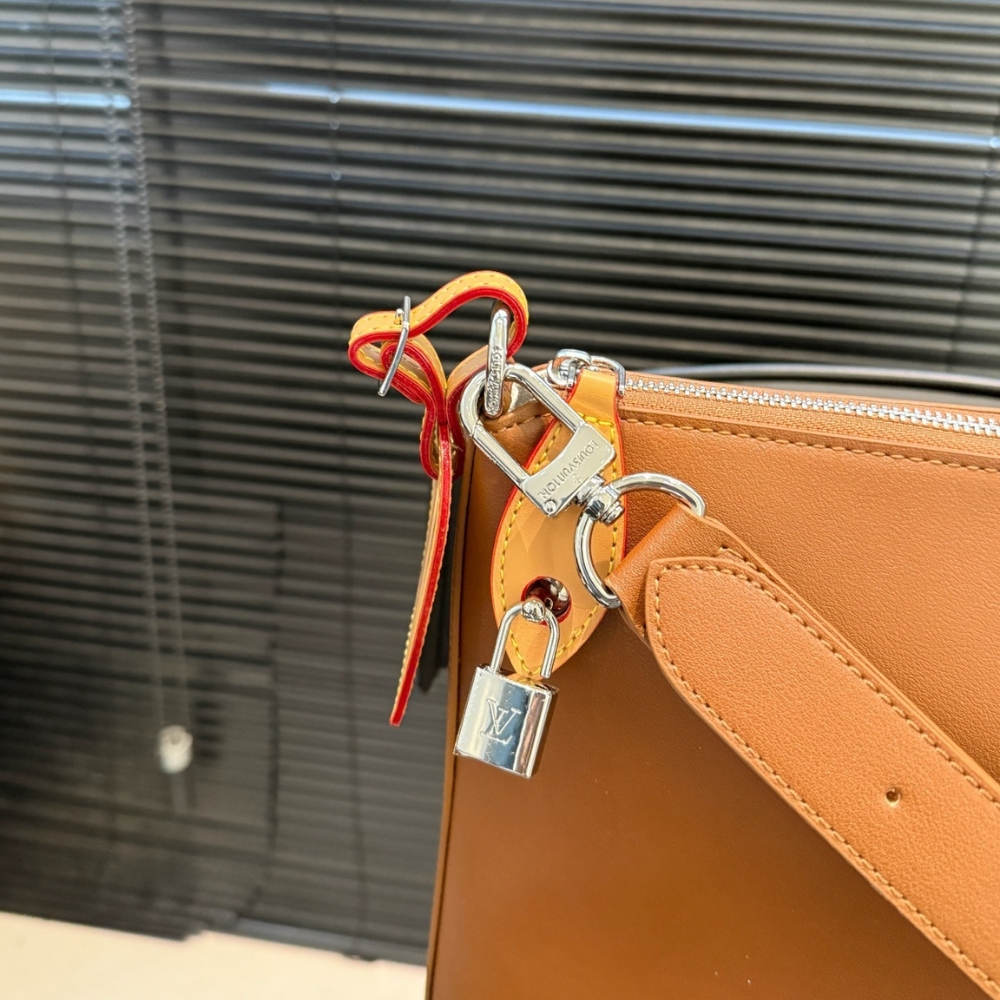 Louis Vuitton Vagabond Hobo Bag Caramel Brown 38Cm M28392 - Image 4