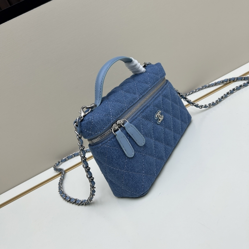 Chanel Classic Vanity With Chain Silver Tone Denim Blue 19cm - Image 3