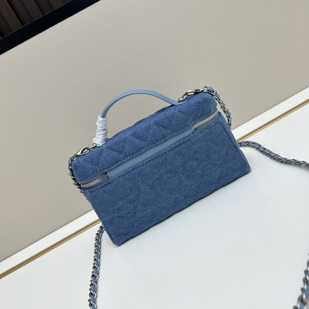 Chanel Classic Vanity With Chain Silver Tone Denim Blue 19cm - Image 4