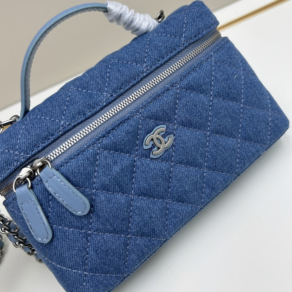 Chanel Classic Vanity With Chain Silver Tone Denim Blue 19cm - Image 6