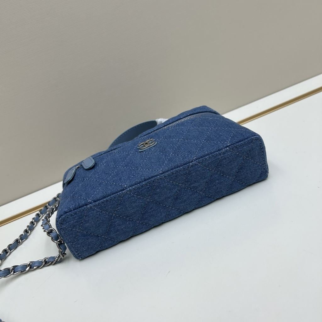 Chanel Classic Vanity With Chain Silver Tone Denim Blue 19cm - Image 7