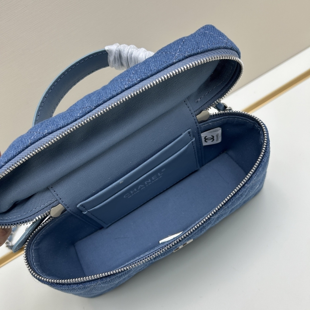 Chanel Classic Vanity With Chain Silver Tone Denim Blue 19cm - Image 5