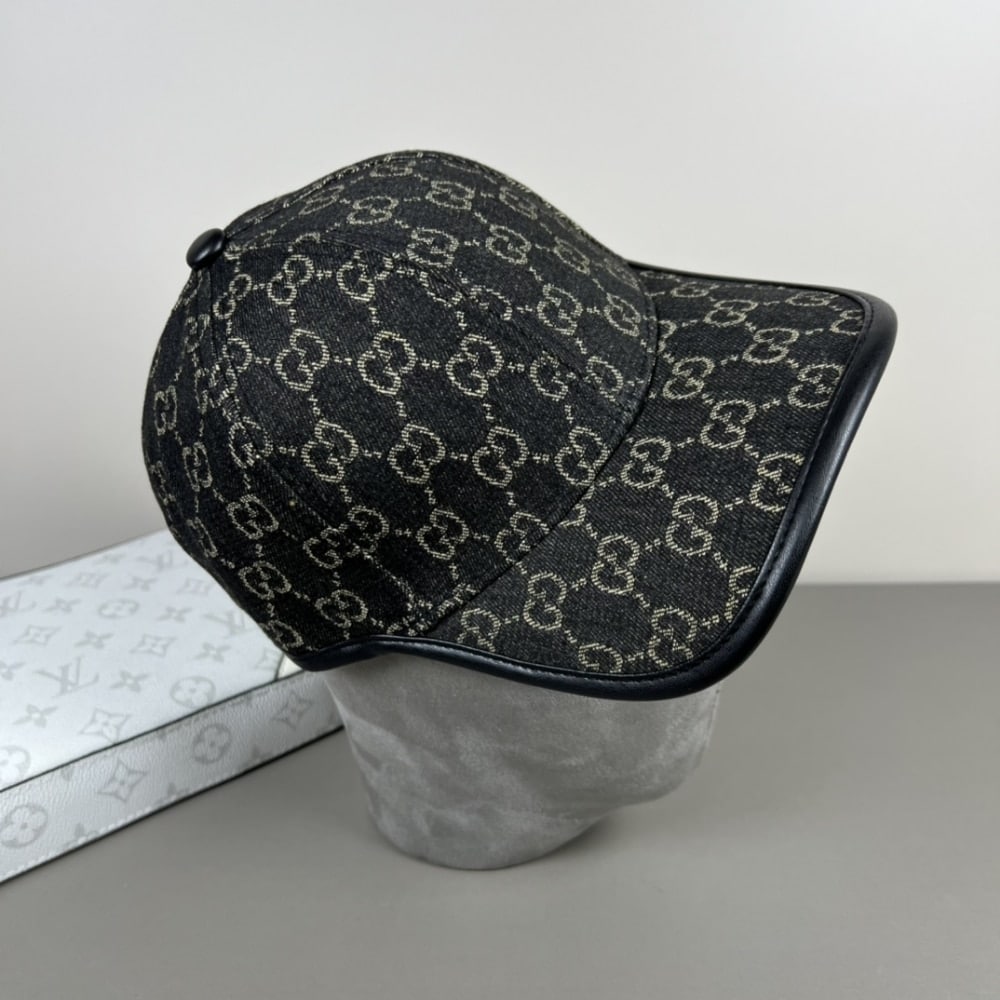 Summer Set: Gucci Horsebit 1955 Original Gg Shoulder Bag Black Ivory And Gg Denim Baseball Hat Black - Image 9